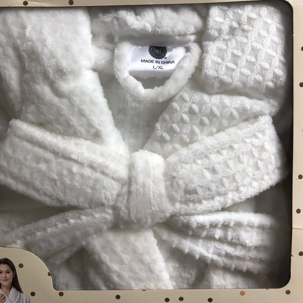 White Cushy Robe (NWT) L/XL - Picture 2 of 4